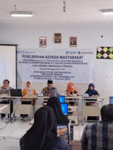 Menjelajahi Masa Depan Pendidikan dengan Augmented Reality: PKM SMK Negeri 3 Bengkulu Tengah